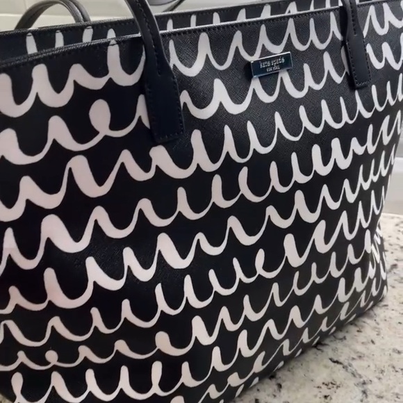 Kate Spade Shore Street Margareta Tote - Picture 2 of 15